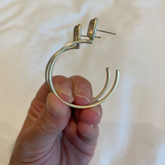 Kendra Scott Small Pepper Hoop Earrings in gold with nude abalone - Picture 4 of 5